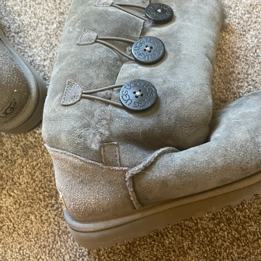 Gray 3 Button Uggs - image 6